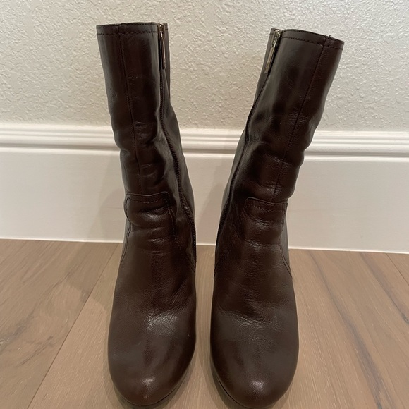 Anne Klein brown heeled boots size 6/6.5. - Picture 4 of 8